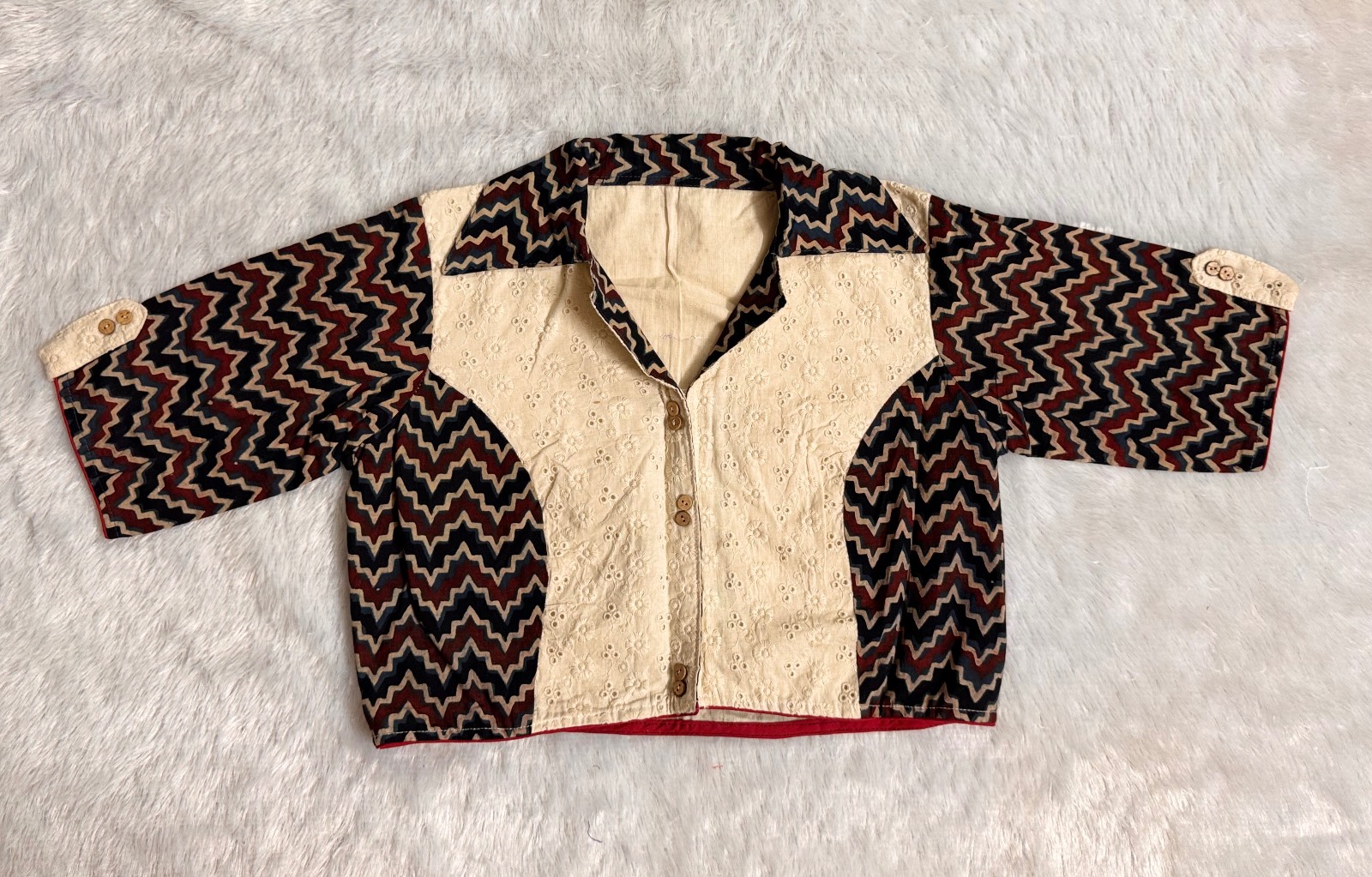 Indigo & hakoba collar Blouse with wooden button & piping