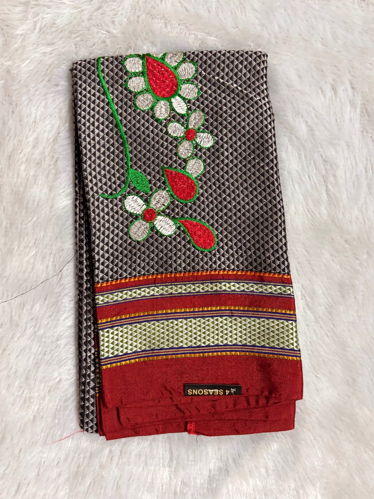Nath khan with red silk border blouse piece